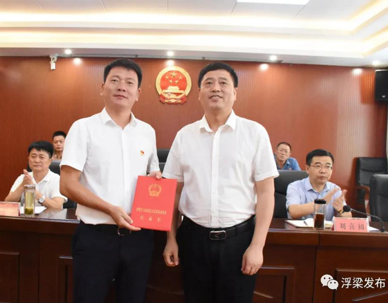 县十届人大常委会第四十四次会议任命张汉坤为副县长，代理县长职务